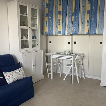 Nice 24m With Balcony Sea View! Lejlighed